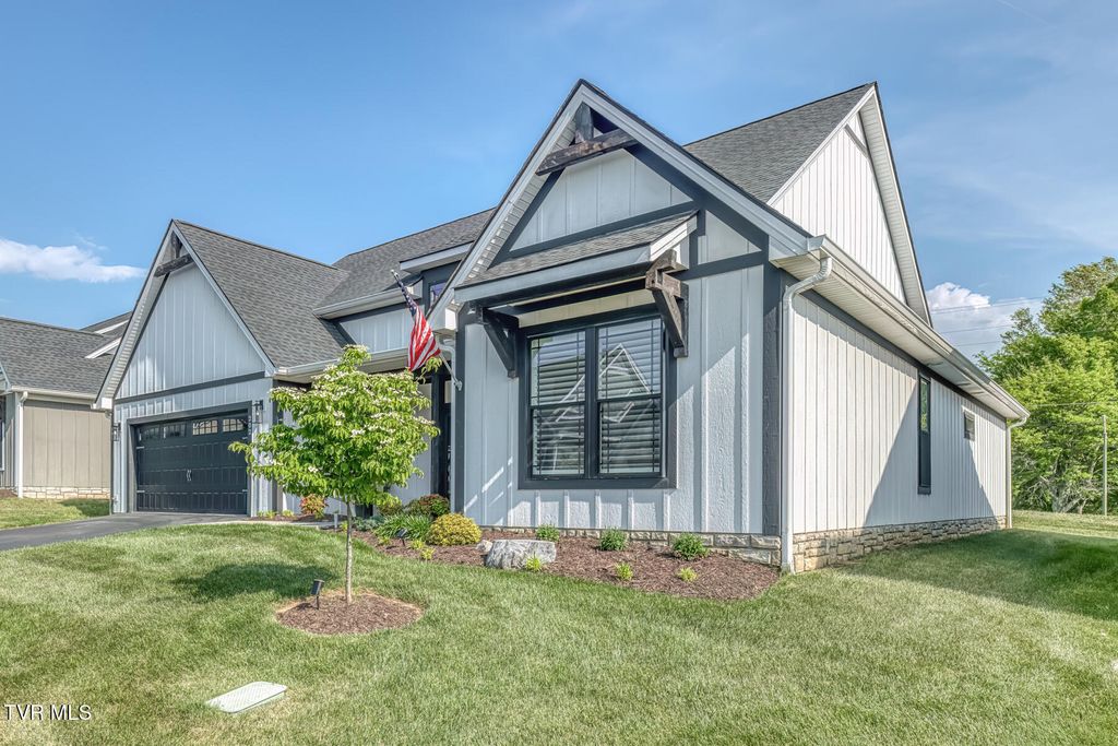 Photo of 818 Guaranda Drive #202, Johnson City, TN 37604 (MLS # 9994485)