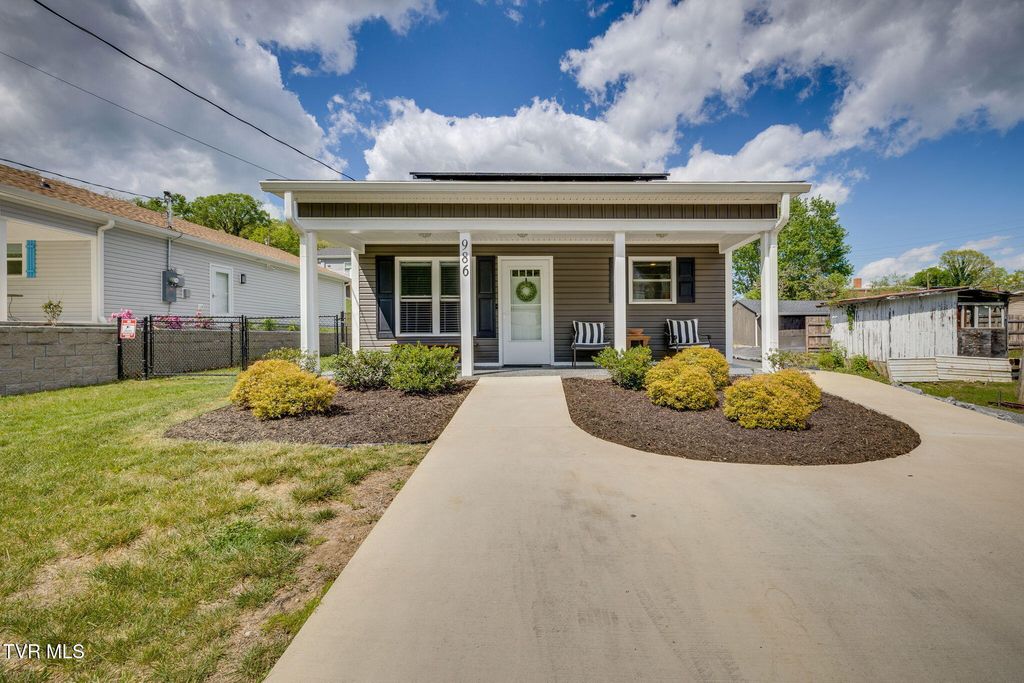 Photo of 986 Glen Street, Bristol, TN 37620 (MLS # 9994246)