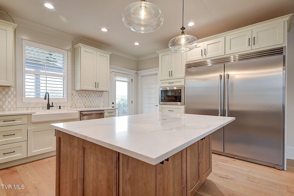 Photo of 141 Laurel Ridge Drive, Jonesborough, TN 37659 (MLS # 10000326)