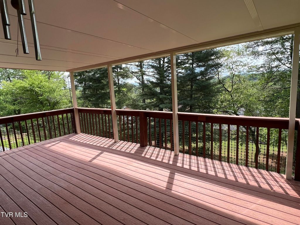 Photo of 737 Foothills Road, Kingsport, TN 37663 (MLS # 9994442)