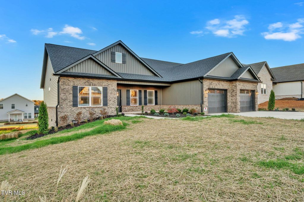 Photo of 3072 Sawgrass Drive, Jonesborough, TN 37659 (MLS # 9988060)
