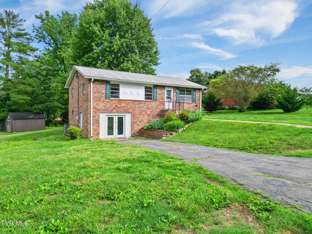 Photo of 121 York Drive, Greeneville, TN 37745 (MLS # 9996017)