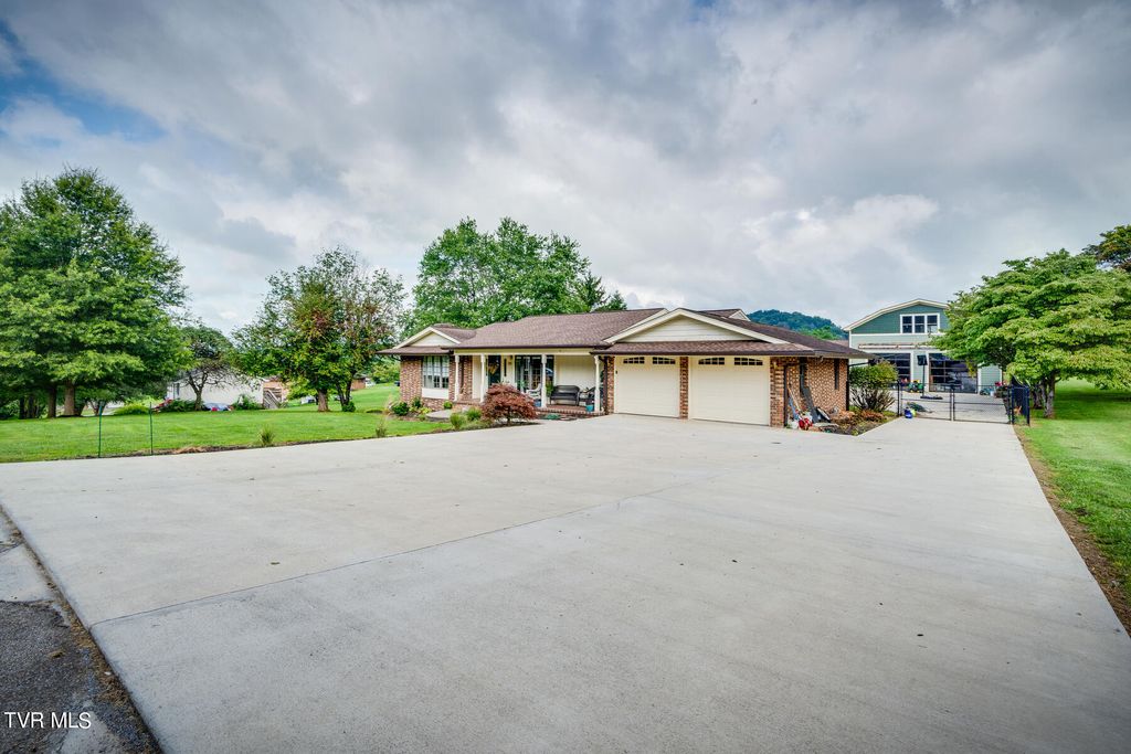 Photo of 721 Sherbrooke Circle, Mount Carmel, TN 37645 (MLS # 9991258)