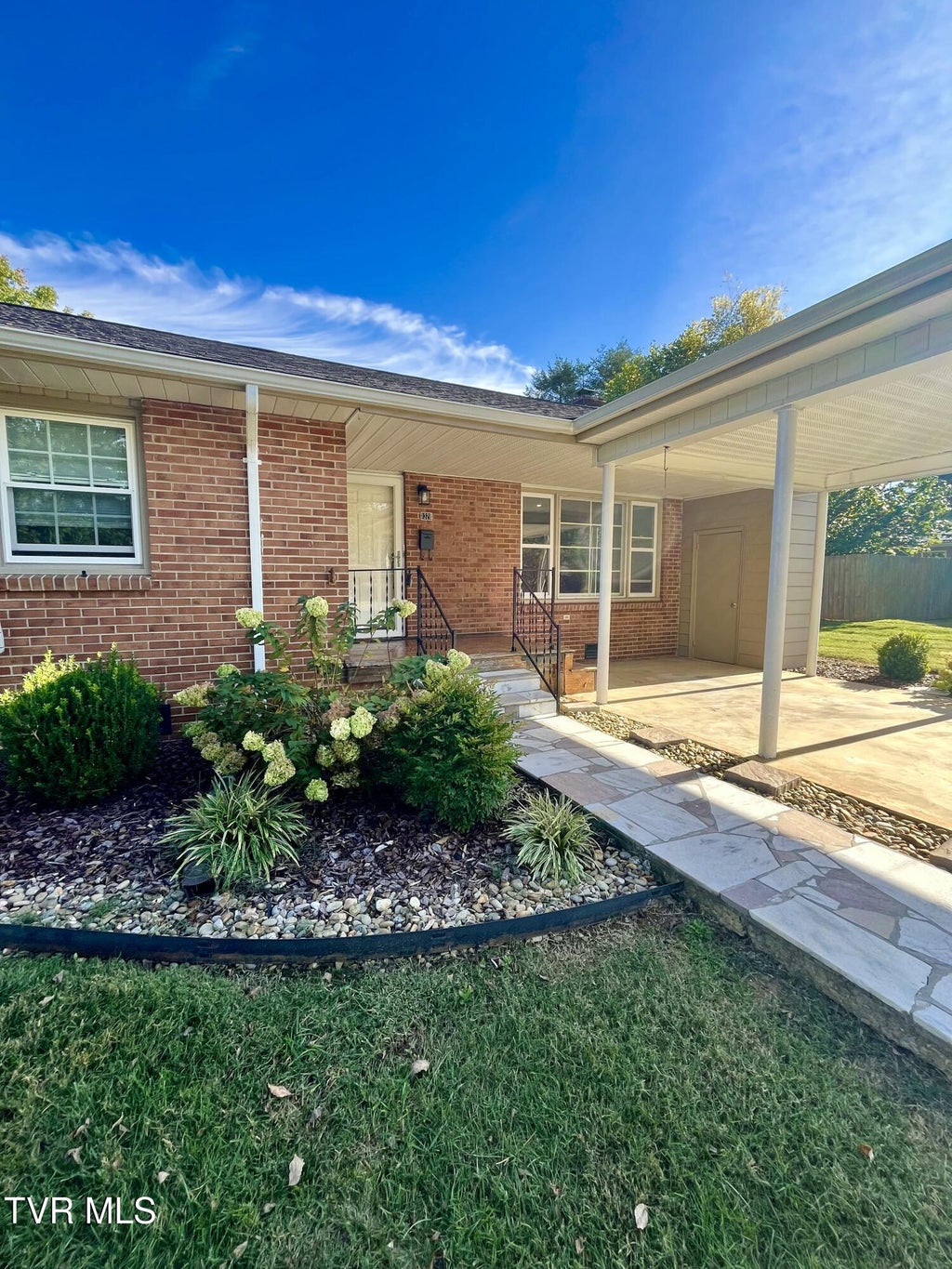 Photo of 1320 Oxford Place, Johnson City, TN 37601 (MLS # 10001592)