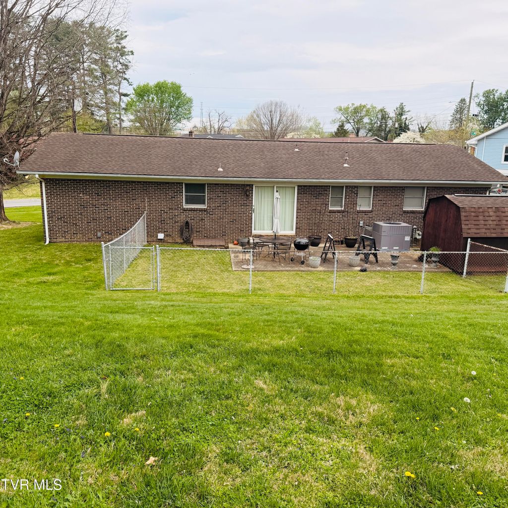 Photo of 136 Longview Rd Road, Bristol, VA 24201 (MLS # 9993818)