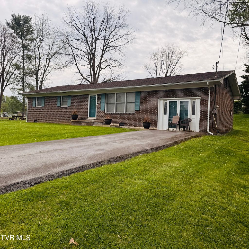 Photo of 136 Longview Rd Road, Bristol, VA 24201 (MLS # 9993818)