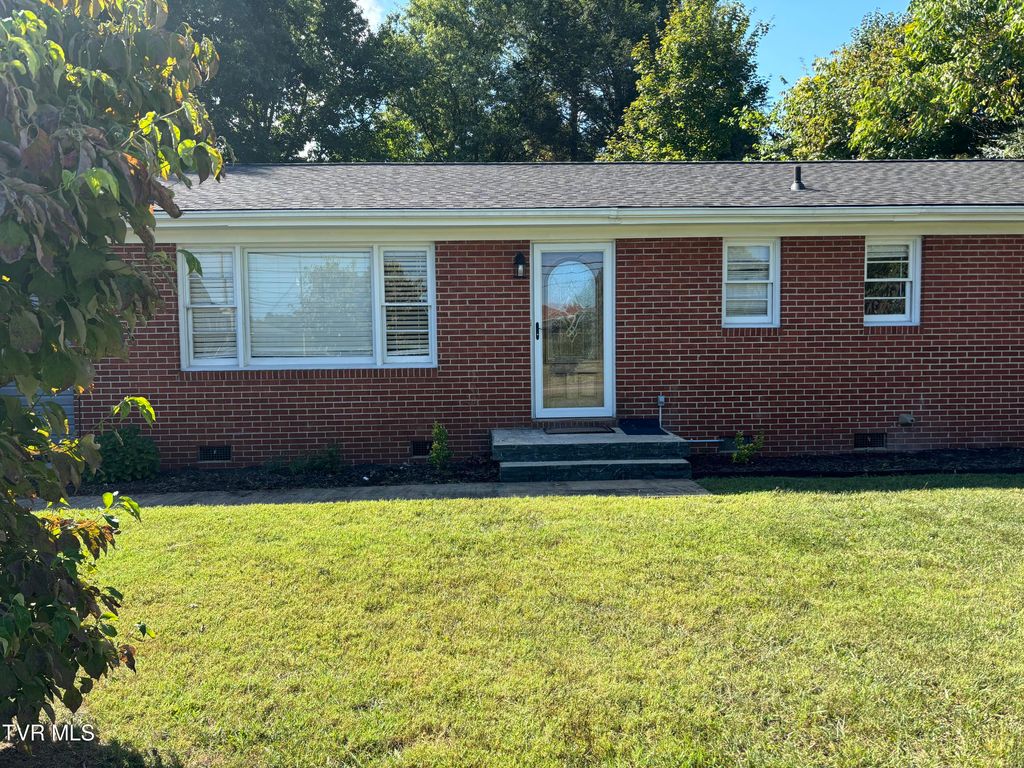 Photo of 2703 Walnut Street, Johnson City, TN 37604 (MLS # 9988641)