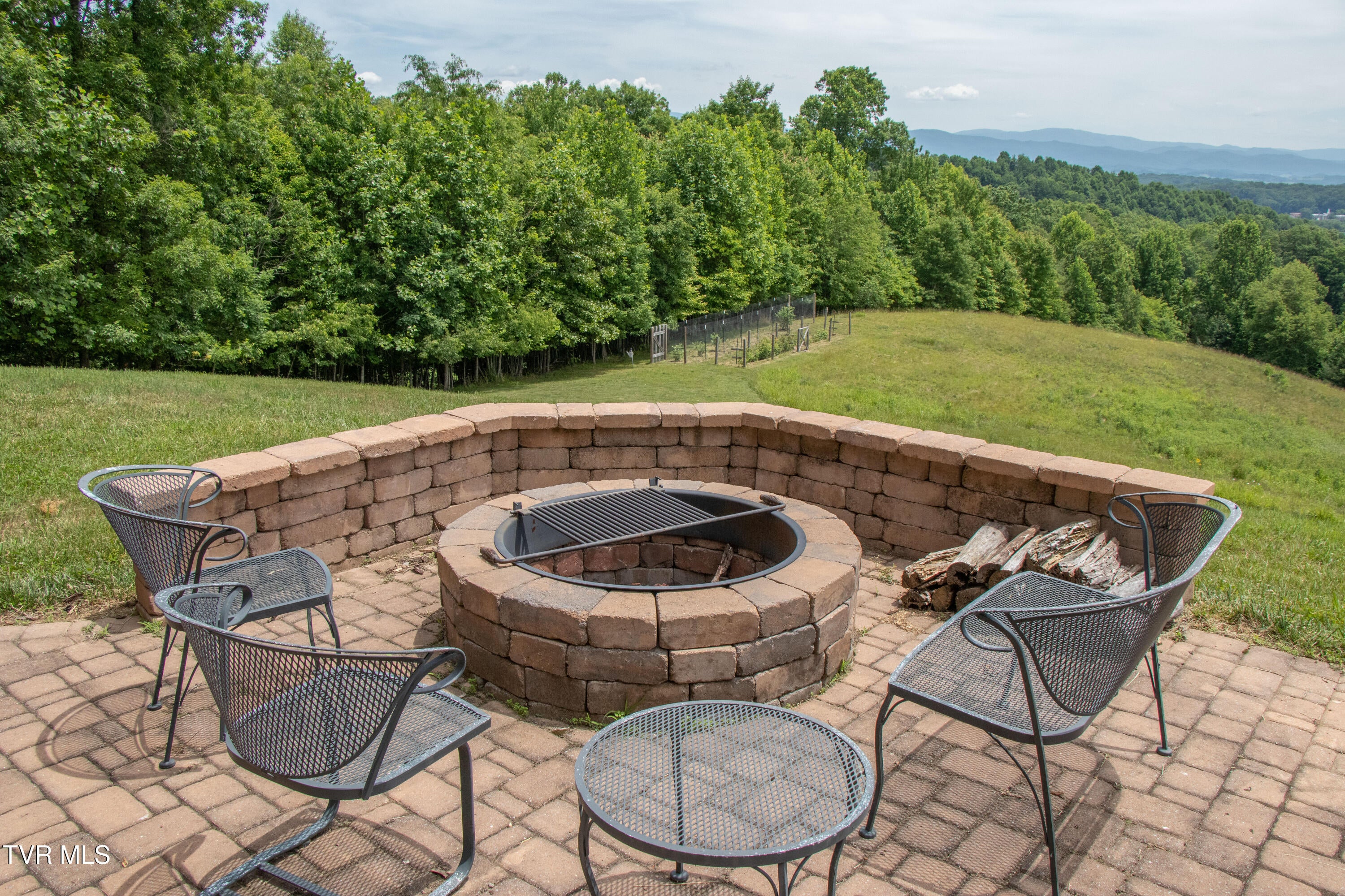 11106 Tree Top Drive