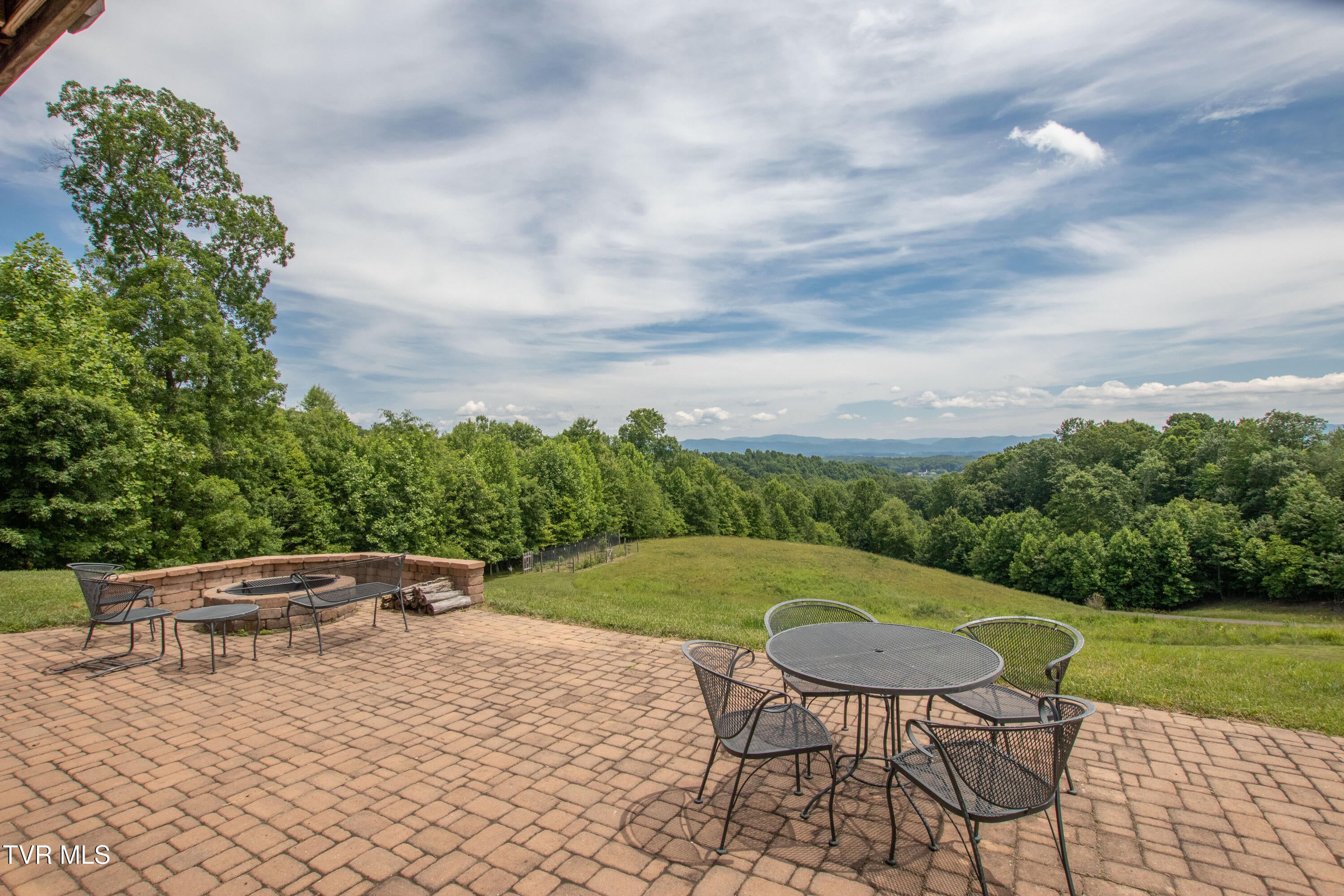 11106 Tree Top Drive