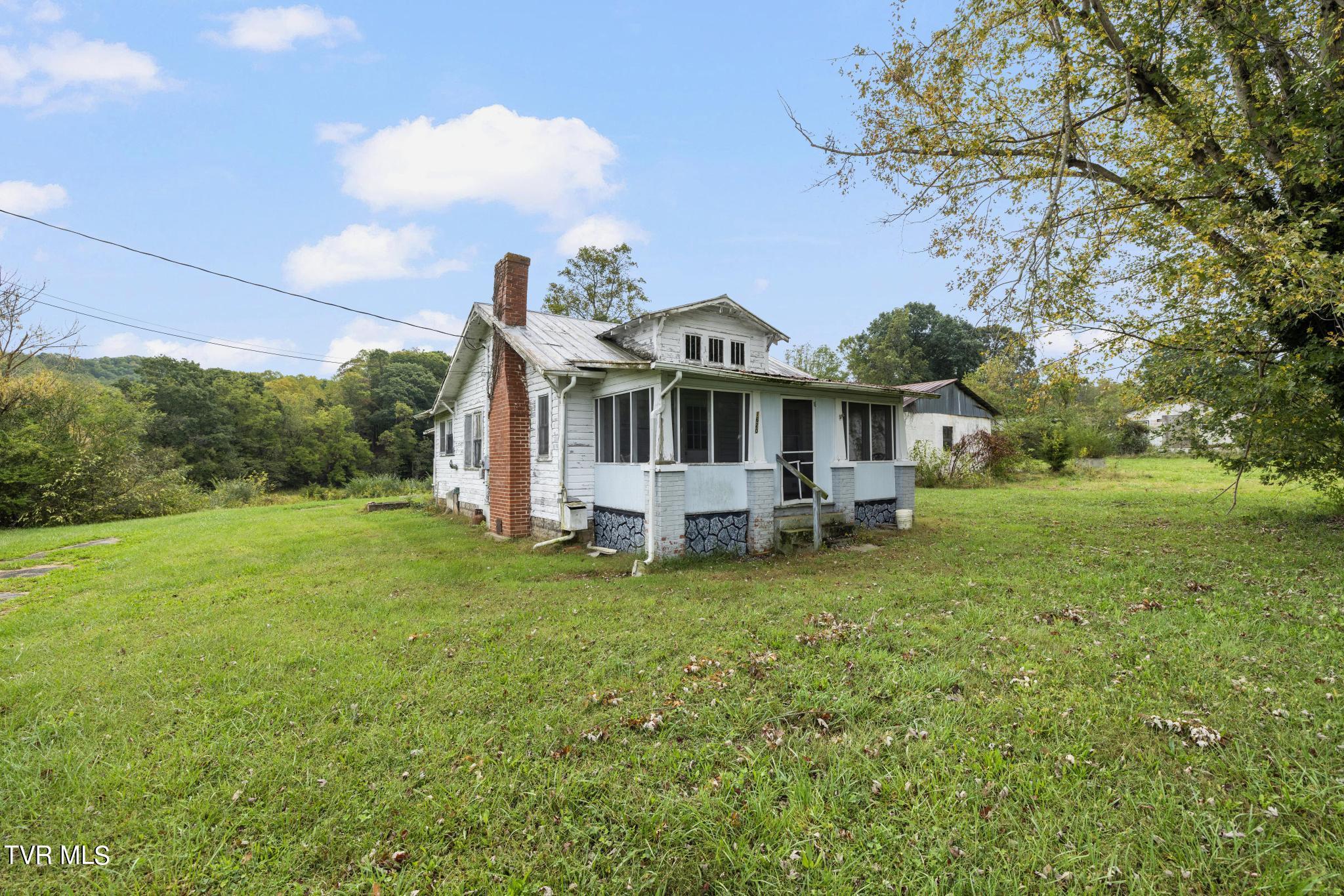 1620 Chinquapin Grove Road, Bluff City, Tennessee image 1