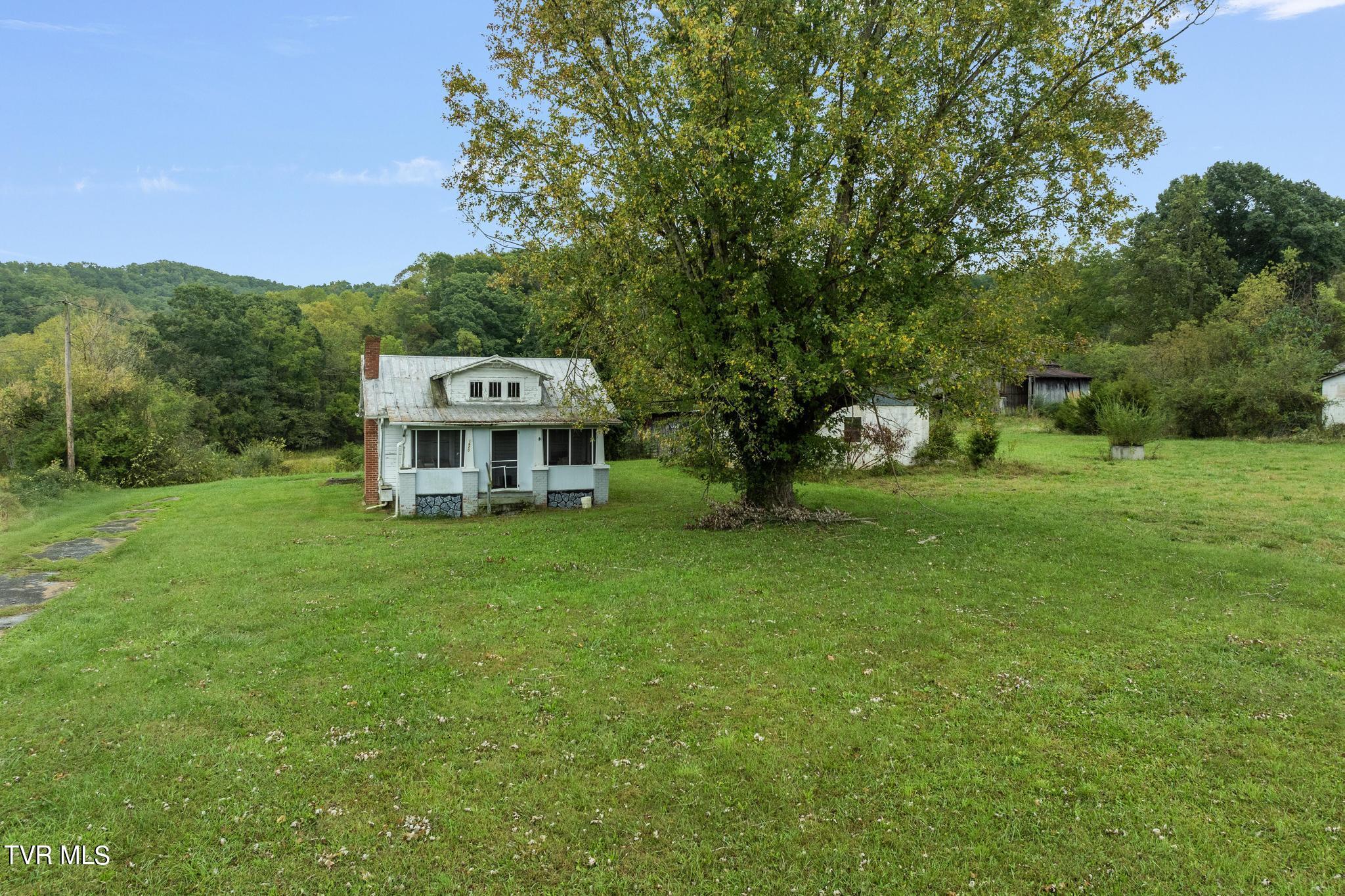 1620 Chinquapin Grove Road, Bluff City, Tennessee image 5