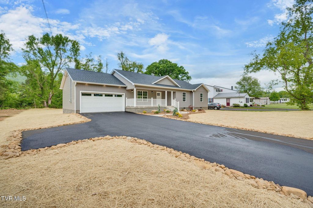 Photo of 112 Holston View Drive, Elizabethton, TN 37643 (MLS # 9988189)