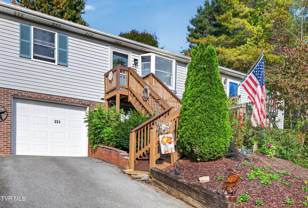 Photo of 331 Edmond Drive #6, Abingdon, VA 24210 (MLS # 10001830)