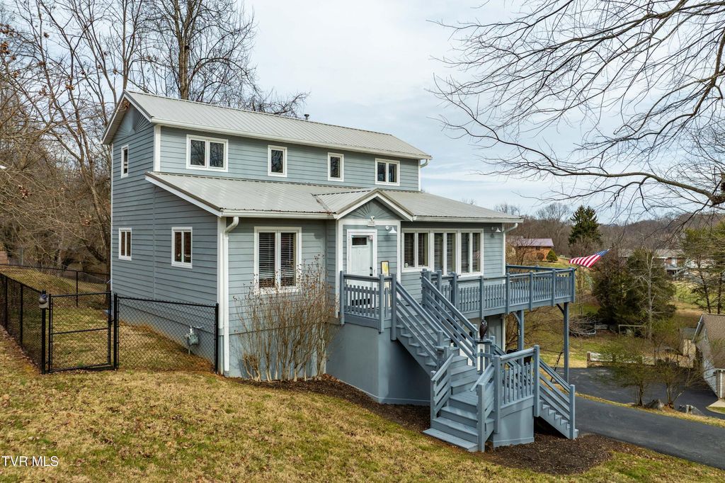 Photo of 317 Sawyer Circle, Bluff City, TN 37618 (MLS # 9989952)