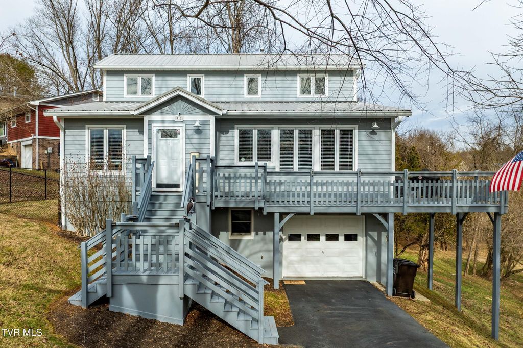 Photo of 317 Sawyer Circle, Bluff City, TN 37618 (MLS # 9989952)