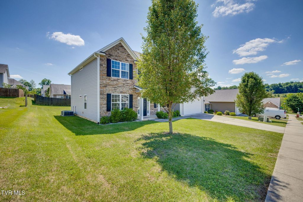 Photo of 587 Suffolk Road, Johnson City, TN 37615 (MLS # 9996559)