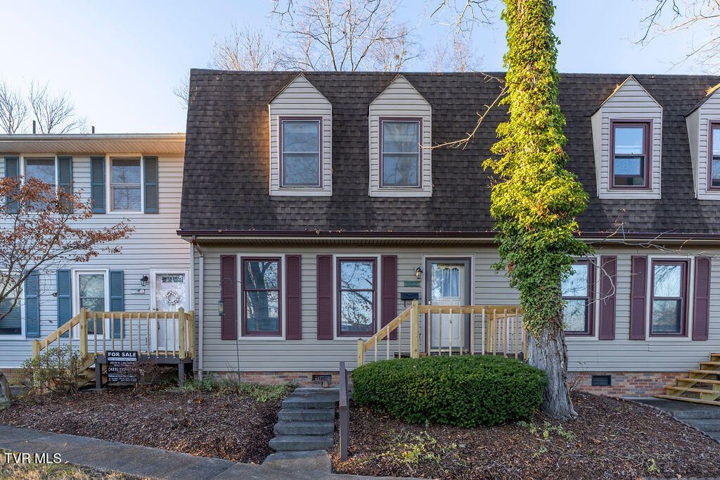 Photo of 2205 Greenbriar Circle #5, Johnson City, TN 37601 (MLS # 9989144)