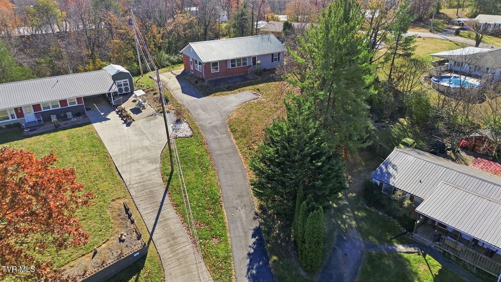 Photo of 108 Cottonwood Drive, Greeneville, TN 37745 (MLS # 9988406)