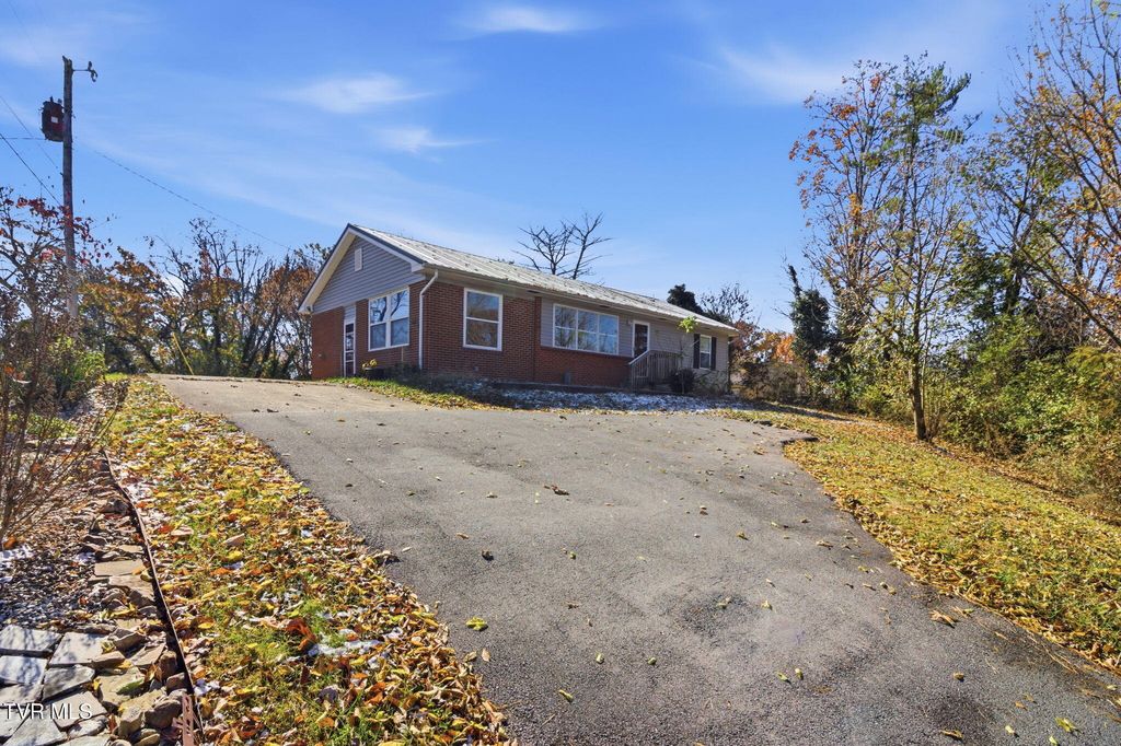 Photo of 108 Cottonwood Drive, Greeneville, TN 37745 (MLS # 9988406)