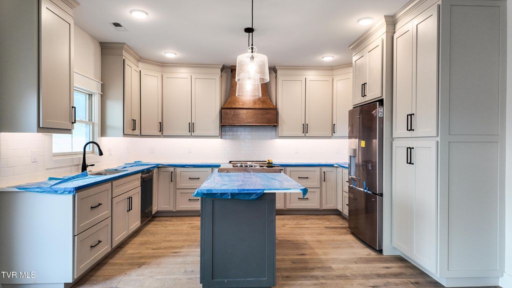 Photo of 310 Monroe Drive, Bristol, TN 37620 (MLS # 9991726)