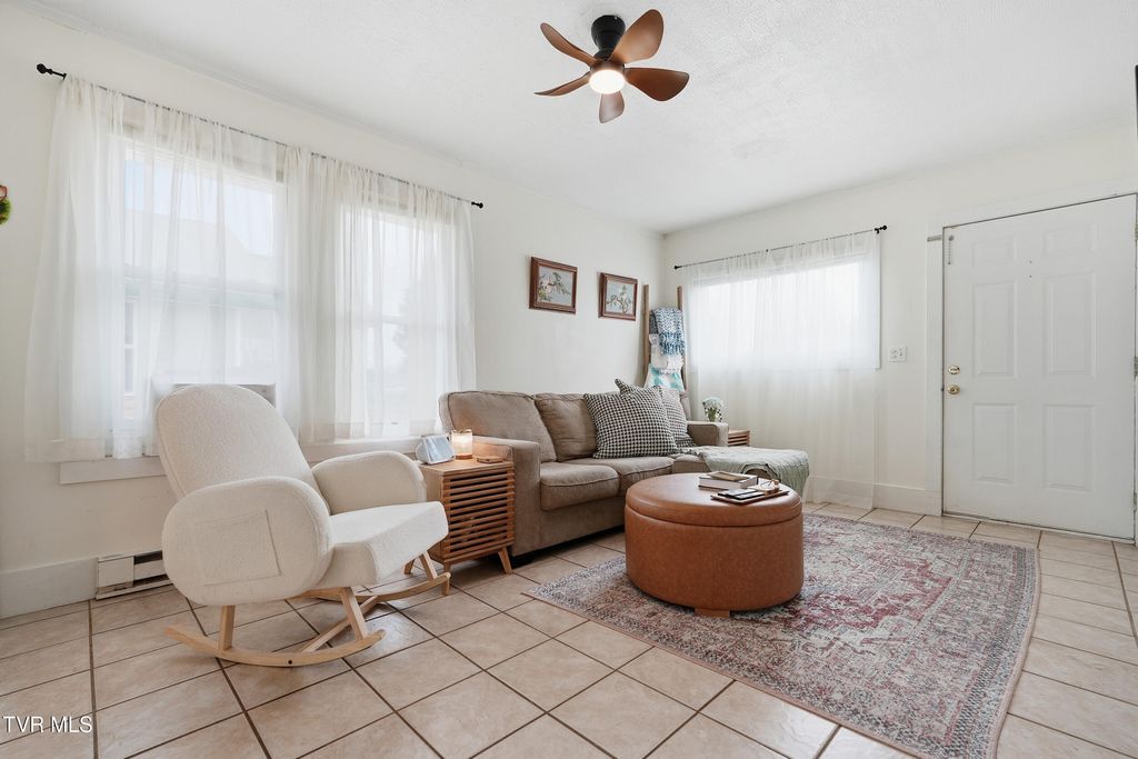 Photo of 1010 Borden Street, Kingsport, TN 37664 (MLS # 9988602)