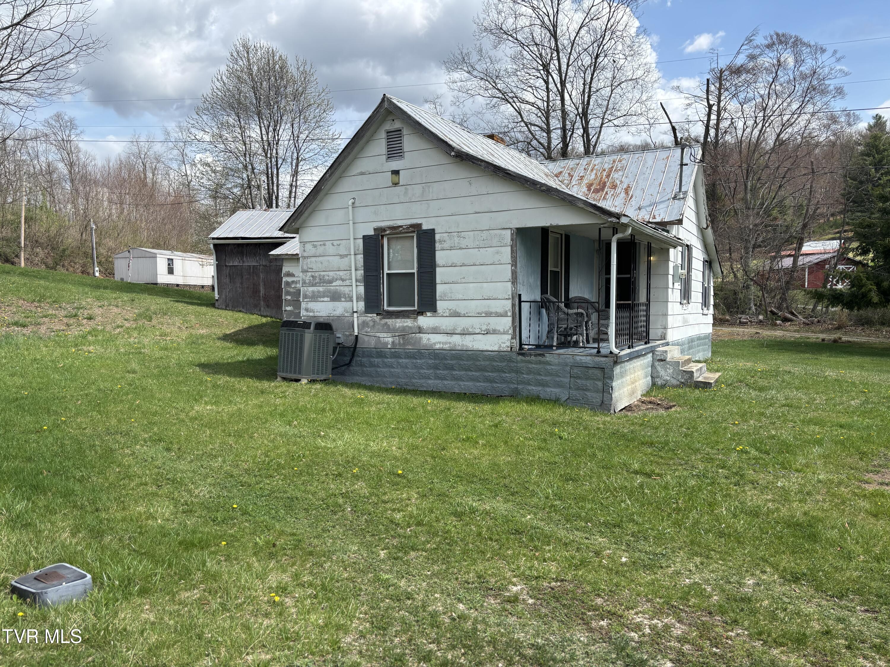 136 Swift Hollow Lane, Mountain City, Tennessee image 3