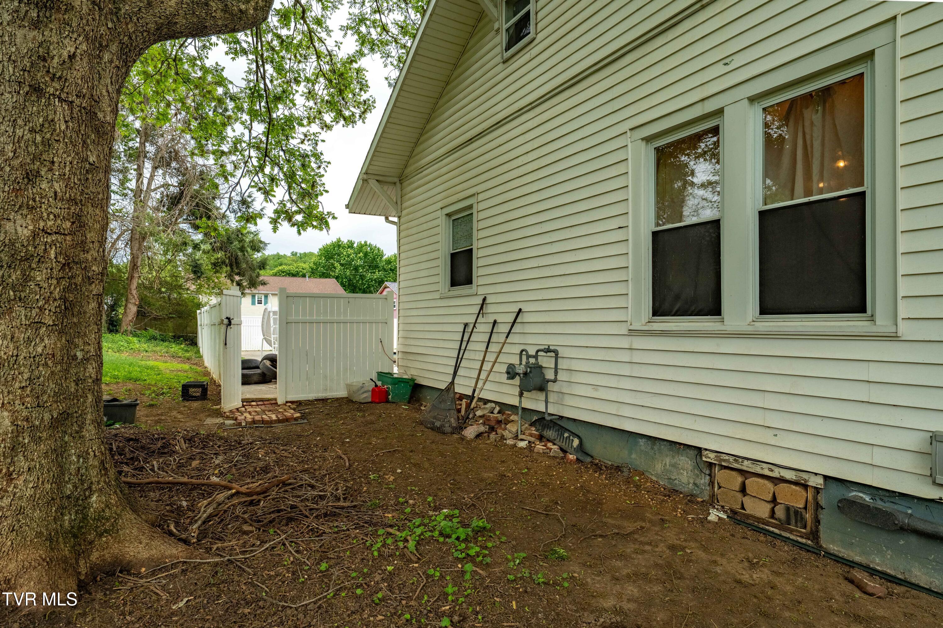 108 W G Street, Elizabethton, Tennessee image 32