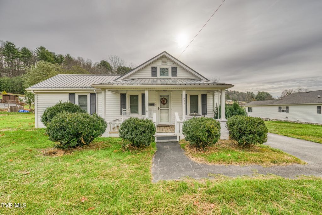 Photo of 920 North Church Street, Mountain City, TN 37683 (MLS # 9992730)