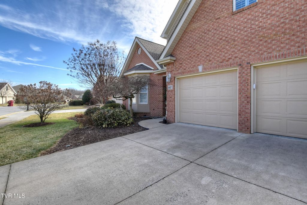 Photo of 1117 Waterbrooke Lane, Johnson City, TN 37604 (MLS # 9991121)