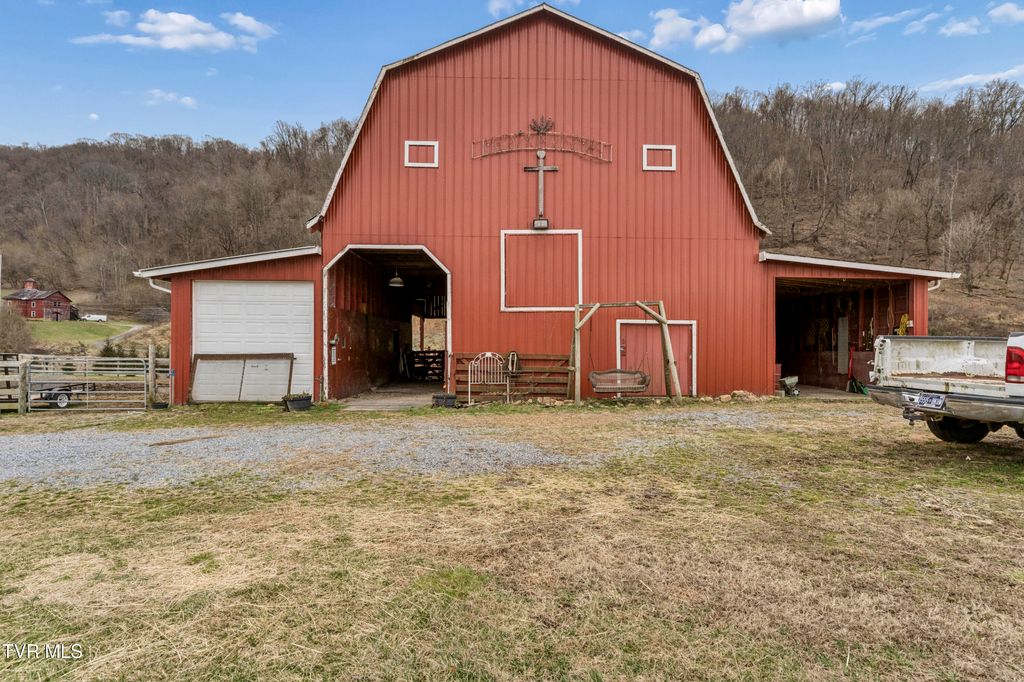 Photo of 124 Bill Crawford Road, Elizabethton, TN 37643 (MLS # 9990330)