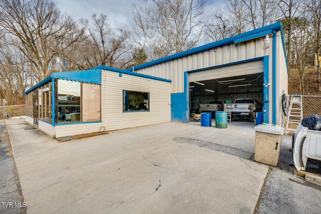 Photo of 905 Bloomingdale Pike, Kingsport, TN 37660 (MLS # 9967757)