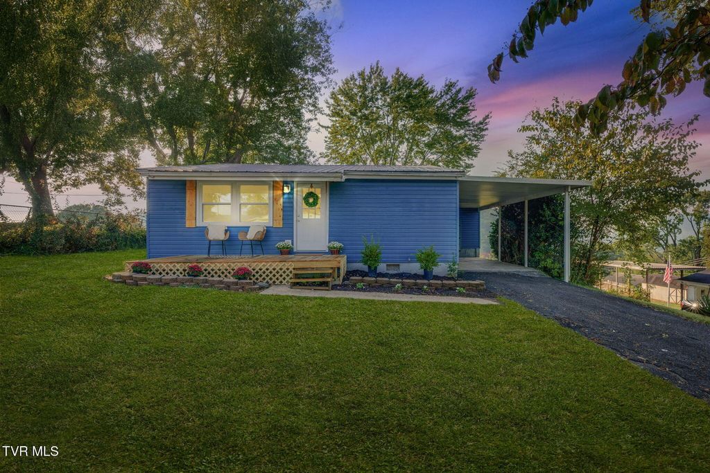 Photo of 717 Midfield Avenue, Kingsport, TN 37665 (MLS # 9986181)