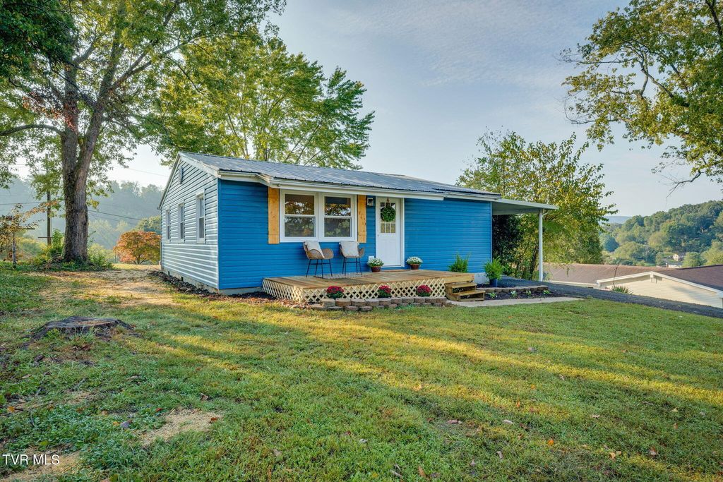 Photo of 717 Midfield Avenue, Kingsport, TN 37665 (MLS # 9986181)