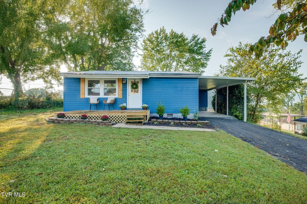 Photo of 717 Midfield Avenue, Kingsport, TN 37665 (MLS # 9986181)