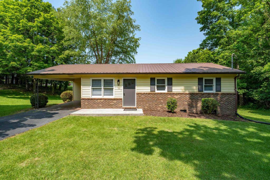 Photo of 1315 Adobe Drive, Johnson City, TN 37601 (MLS # 9999217)