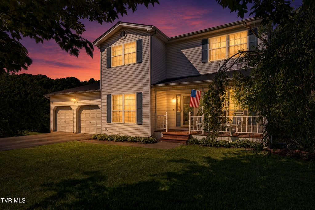 Photo of 18403 Ironwood Loop, Abingdon, VA 24210 (MLS # 9996026)