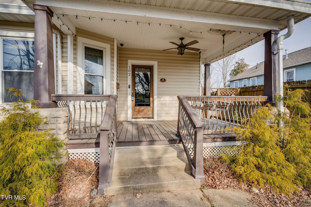 Photo of 102 Maple Street, Johnson City, TN 37604 (MLS # 9991600)
