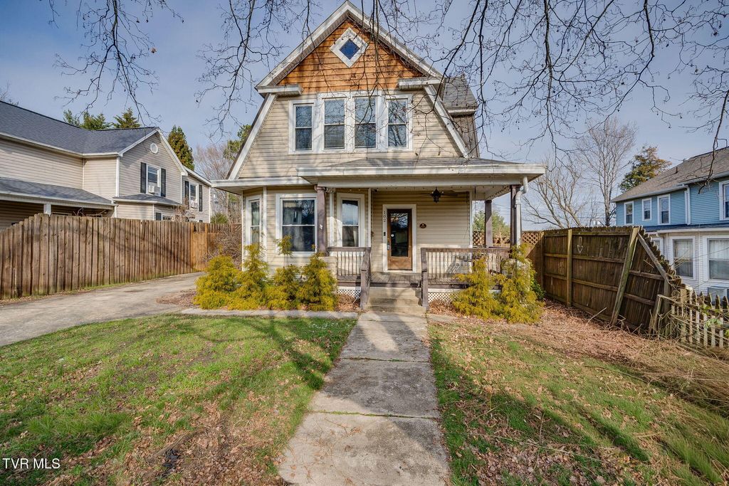 Photo of 102 Maple Street, Johnson City, TN 37604 (MLS # 9991600)