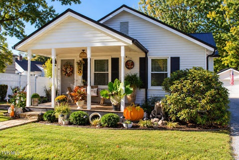 Photo of 111 Dakota Avenue, Elizabethton, TN 37643 (MLS # 10002018)