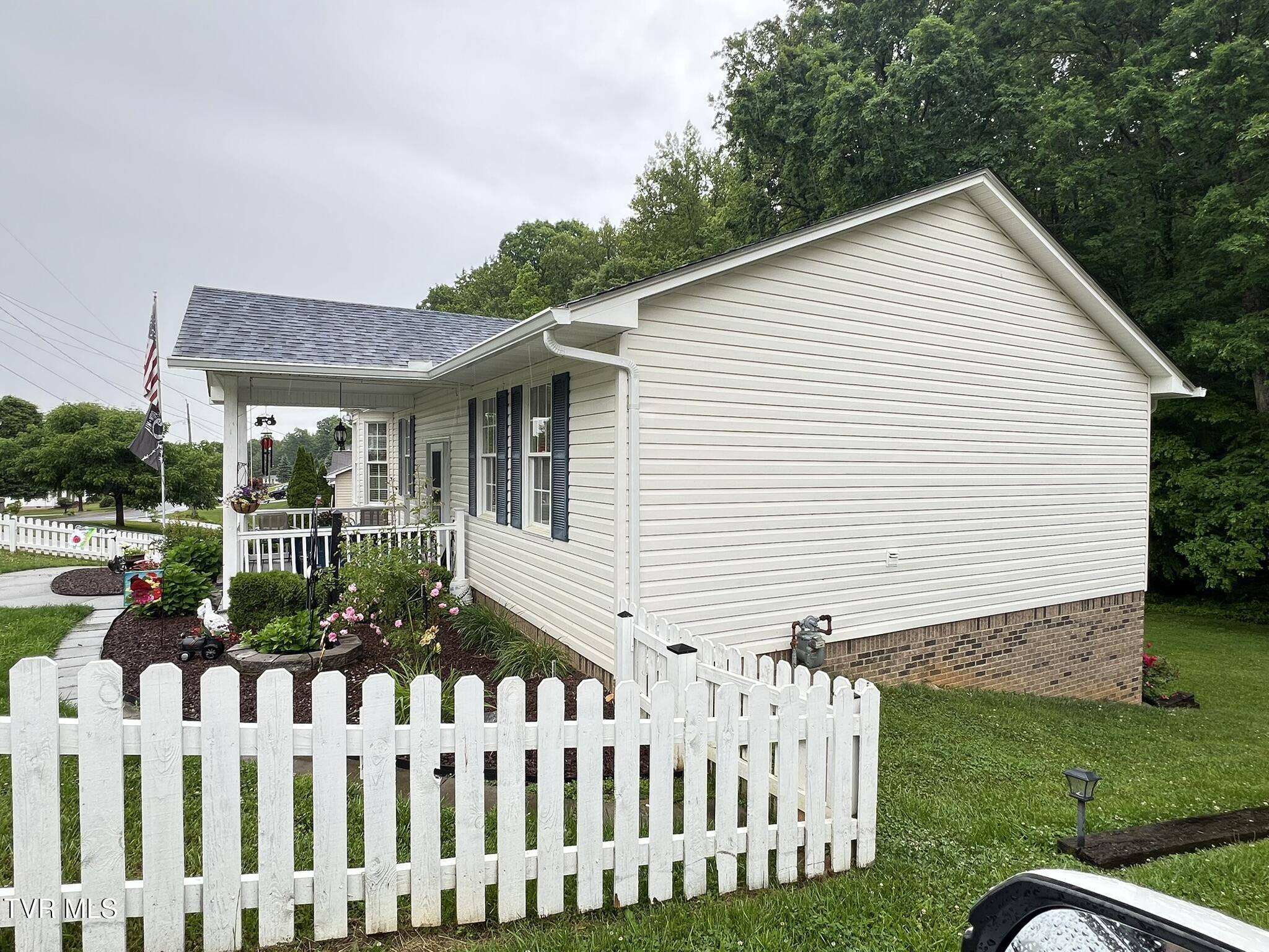 199 Valley Crest Drive, Mount Carmel, Tennessee image 6