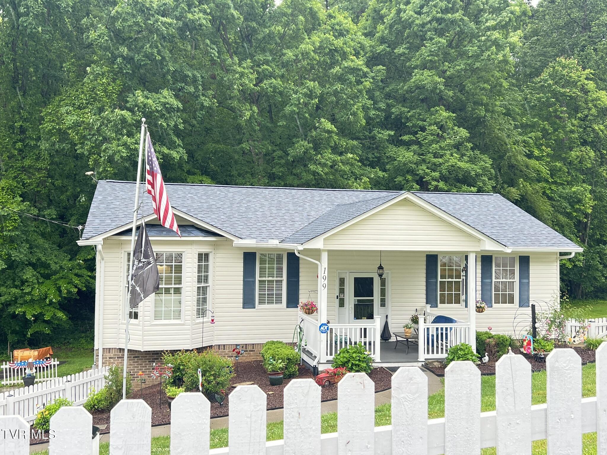 199 Valley Crest Drive, Mount Carmel, Tennessee image 2