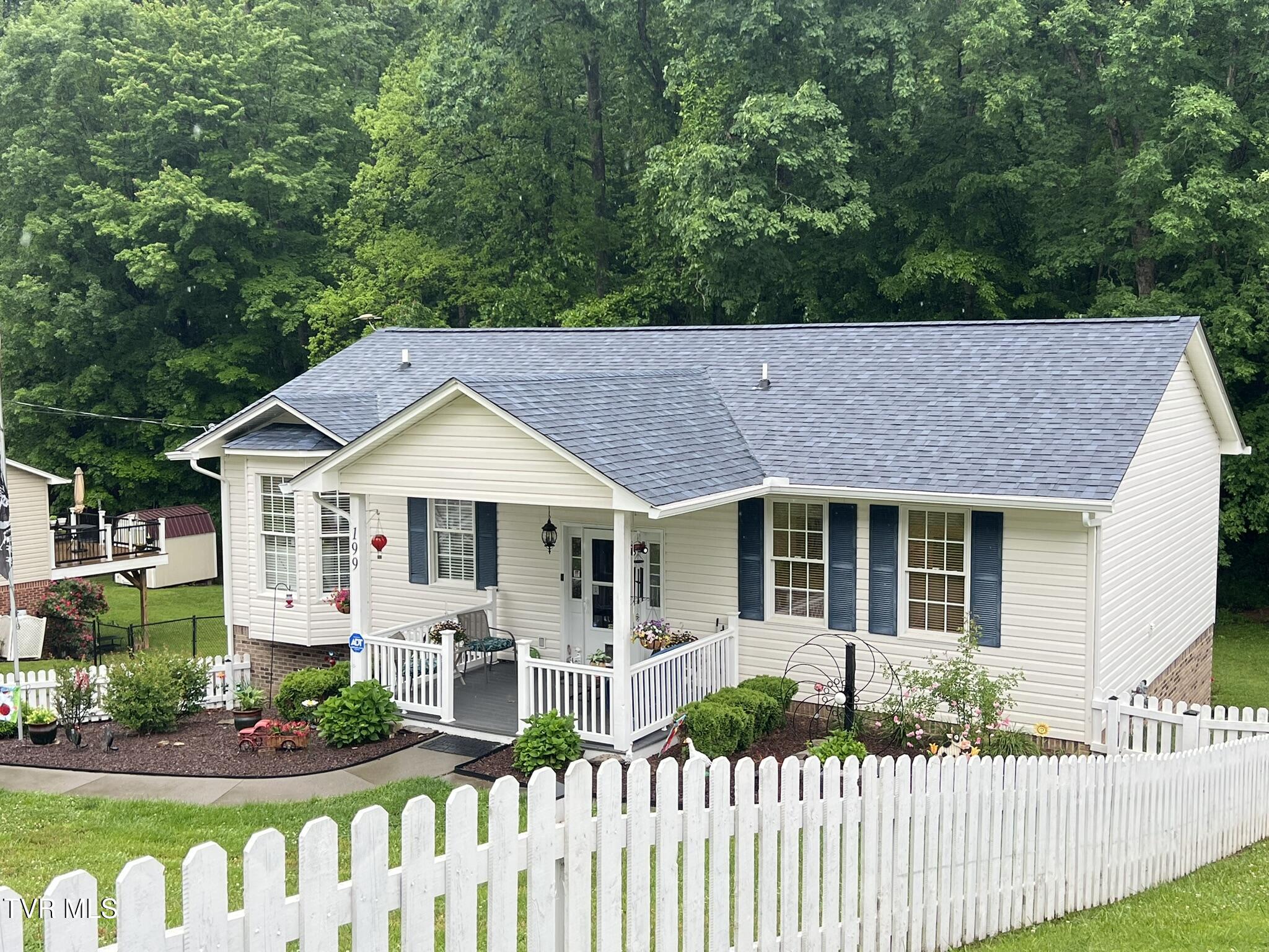 199 Valley Crest Drive, Mount Carmel, Tennessee image 4