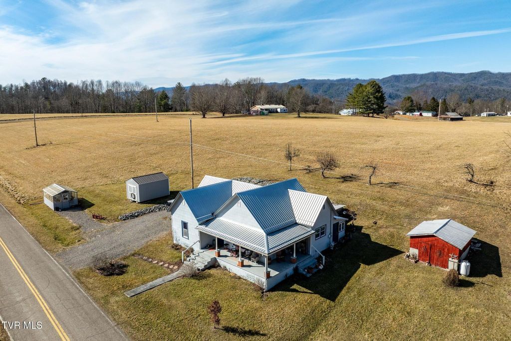 Photo of 2734 Crackers Neck Road, Mountain City, TN 37683 (MLS # 9991202)