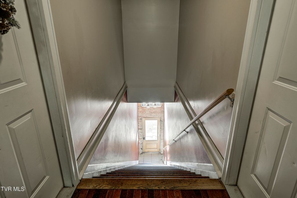 Photo of 227 Sullivan Street, Kingsport, TN 37660 (MLS # 9991607)