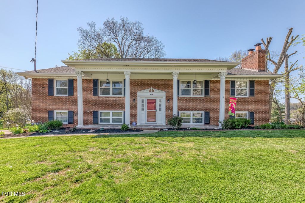 Photo of 908 Meadow Lane, Kingsport, TN 37663 (MLS # 9993670)