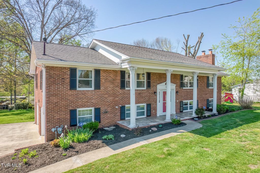 Photo of 908 Meadow Lane, Kingsport, TN 37663 (MLS # 9993670)