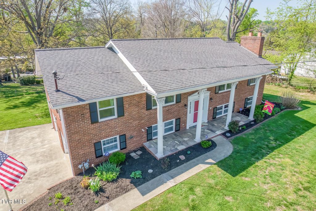 Photo of 908 Meadow Lane, Kingsport, TN 37663 (MLS # 9993670)