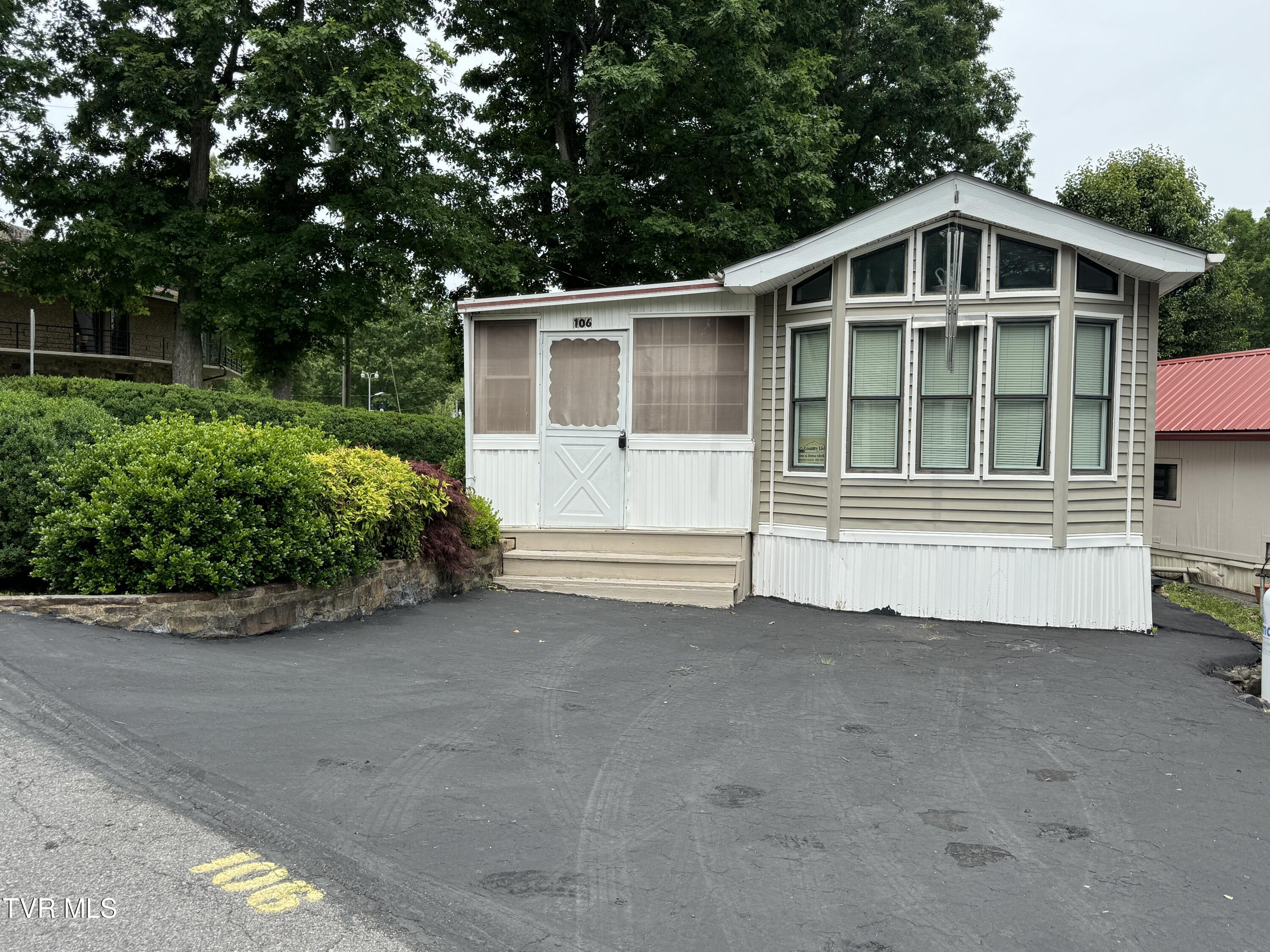 5355 East Parkway #106, Cosby, Tennessee image 1
