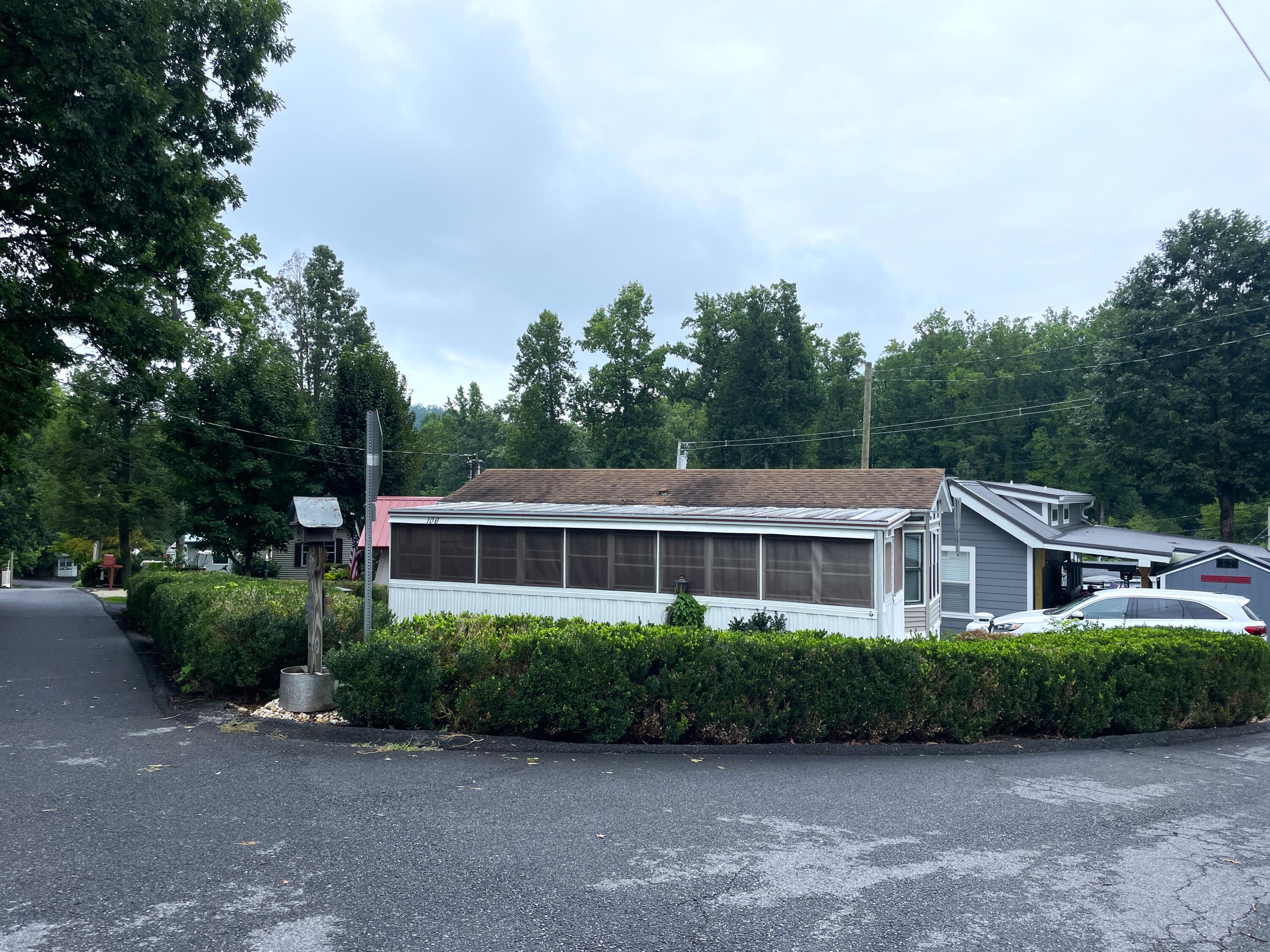 5355 East Parkway #106, Cosby, Tennessee image 2