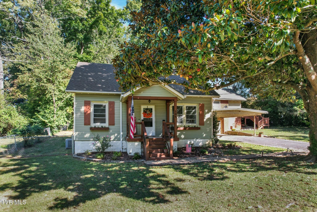 Photo of 194 Woodland Drive, Johnson City, TN 37601 (MLS # 10001620)